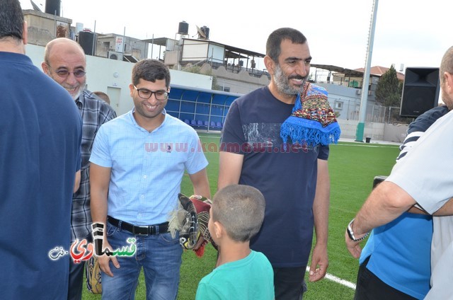 فيديو : المئات يؤدون صلاة عيد الأضحى والرئيس عادل بدير والأهالي يتصافحون ويهنئون ويعم السرور كل الحضور